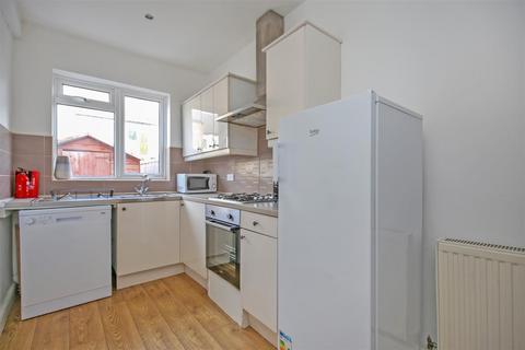 5 bedroom terraced house to rent, First Avenue, Newcastle Upon Tyne NE6