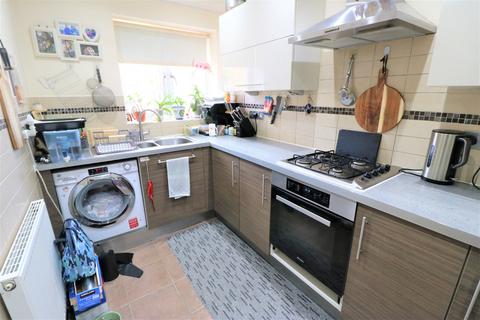 3 bedroom end of terrace house for sale, Rathore Close, Romford RM6