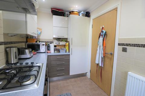 3 bedroom end of terrace house for sale, Rathore Close, Romford RM6