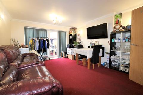 3 bedroom end of terrace house for sale, Rathore Close, Romford RM6