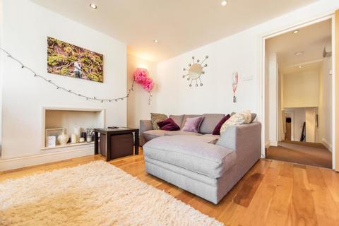 2 bedroom flat to rent, Hambalt Road, London SW4