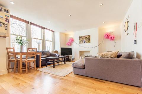 2 bedroom flat to rent, Hambalt Road, London SW4