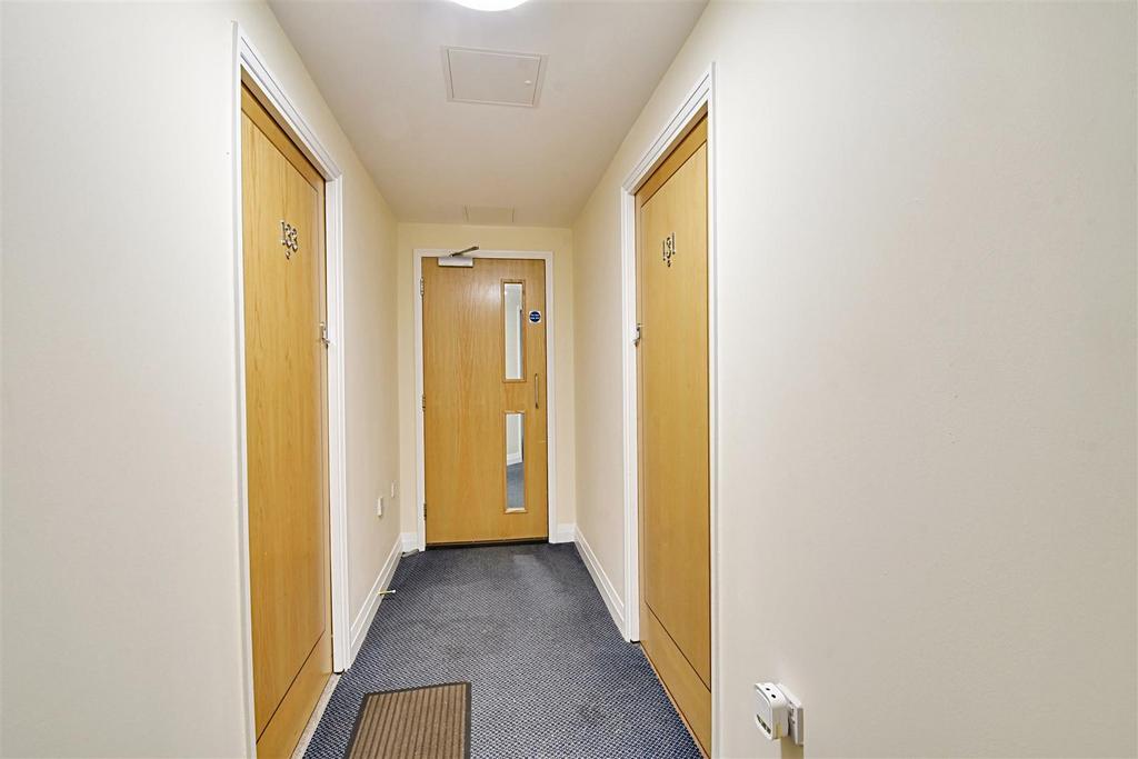 Newland Gardens, Hertford SG13 2 bed property for sale £325,000