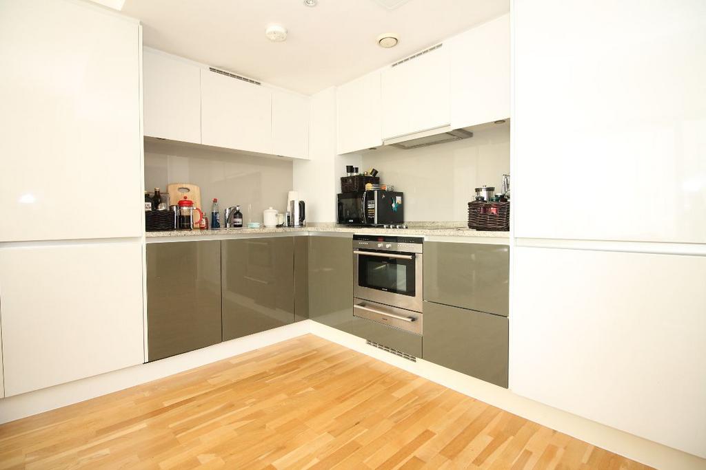 Landmark West Tower, Marsh Wall... 1 bed apartment to rent £2,300 pcm