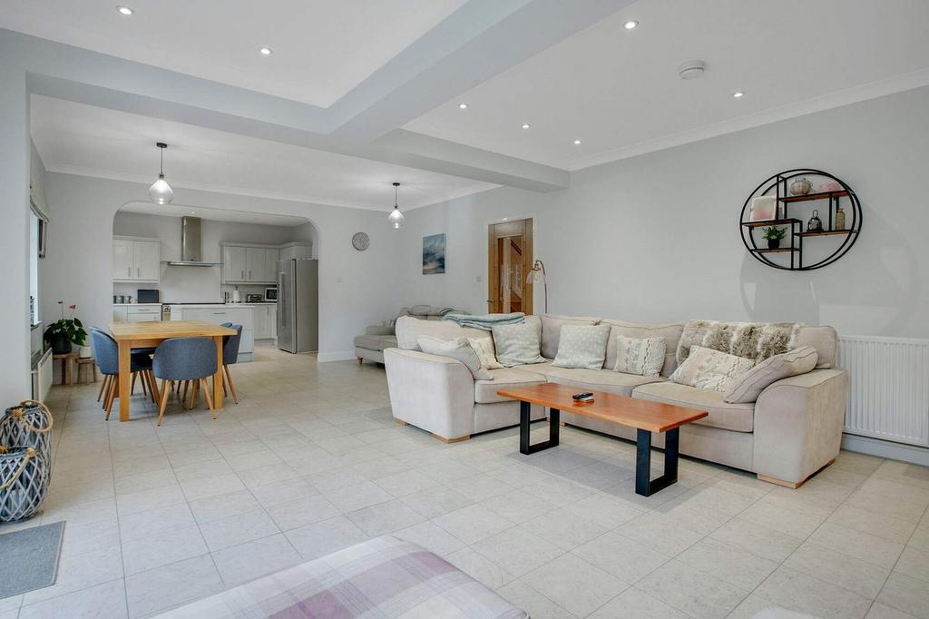 Open plan kitchen dining family room