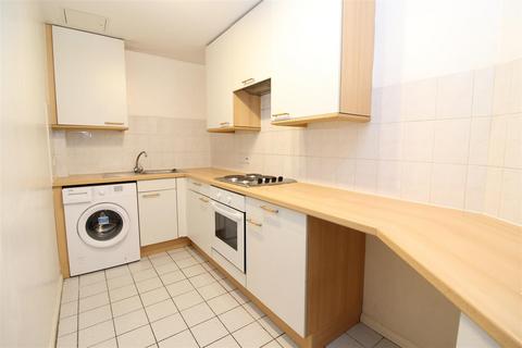 2 bedroom apartment to rent, Dexter Close, St Albans