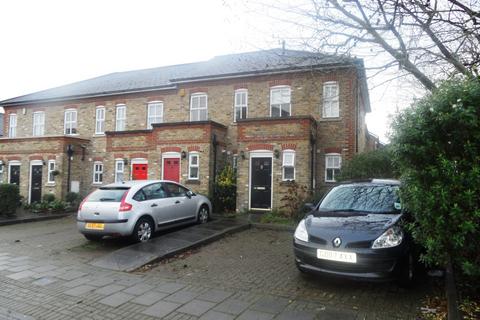 2 bedroom semi-detached house to rent, Stainton Road, London SE6