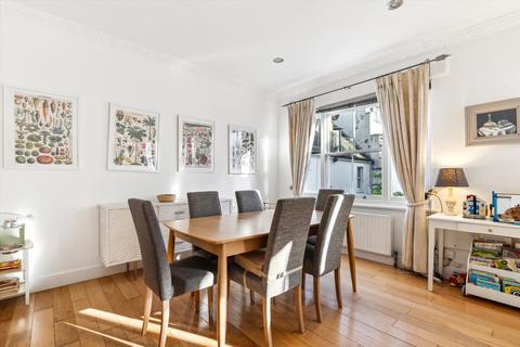 3 bedroom terraced house to rent, Fulton Mews, London, W2.