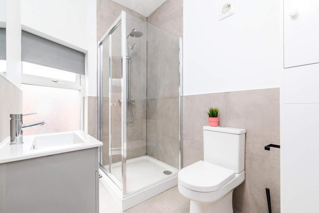 Devon Road, Leeds LS2 6 bed house to rent £3,900 pcm (£900 pw)