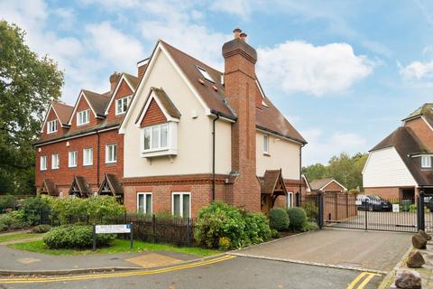 4 bedroom semi-detached house for sale, Rouse Close, Weybridge, Surrey, KT13