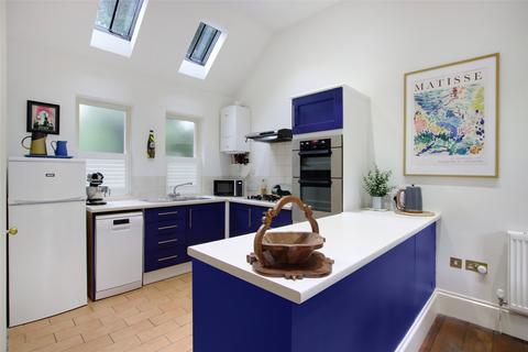 Flat 1, 21 Broadwater Down, Tunbridge Wells, TN2 5NL
