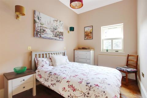 Flat 1, 21 Broadwater Down, Tunbridge Wells, TN2 5NL