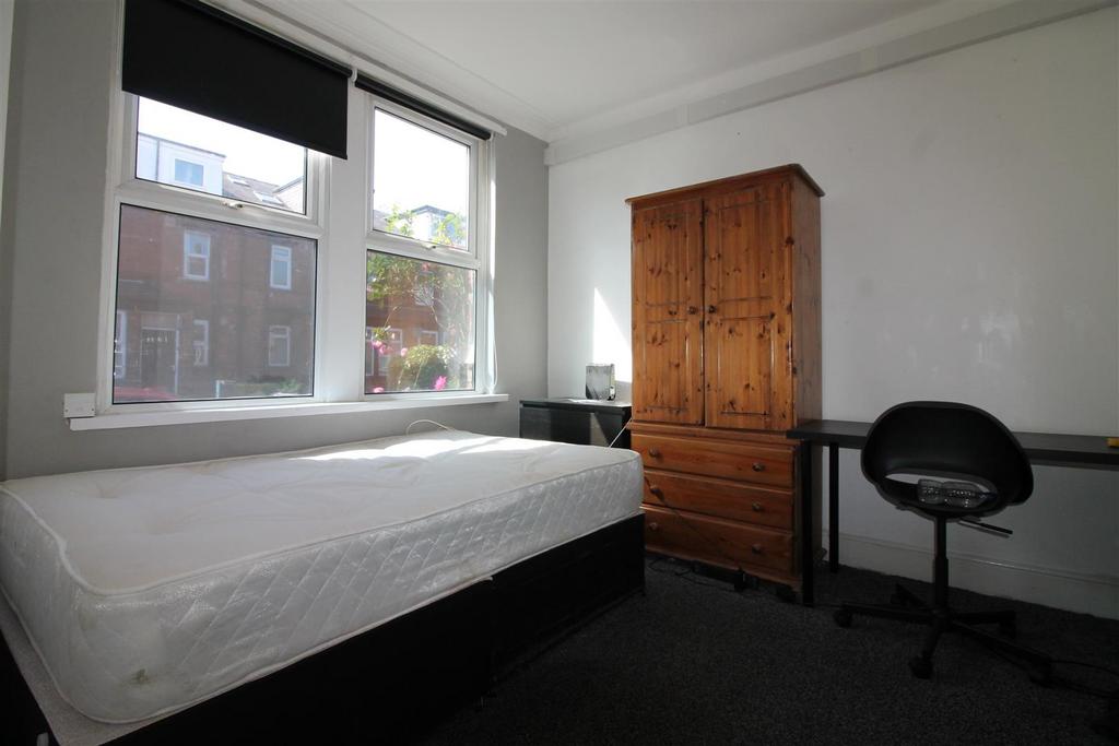 13 MP- Bedroom 1.JPG