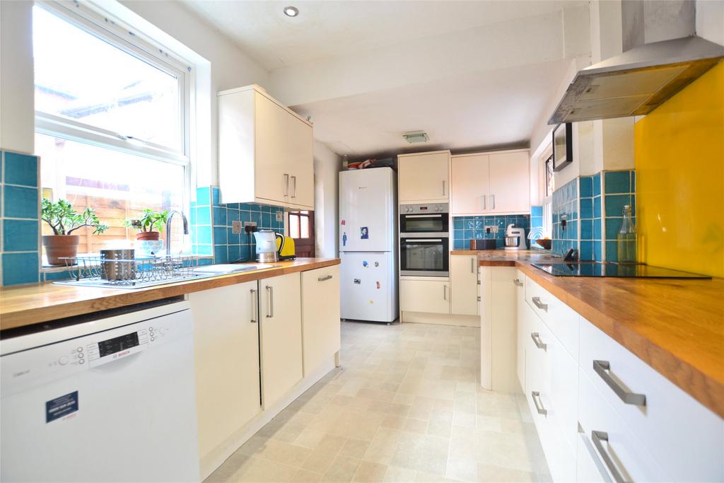Balfour Road, GLOUCESTER GL1 3 bed detached house to rent £1,400 pcm