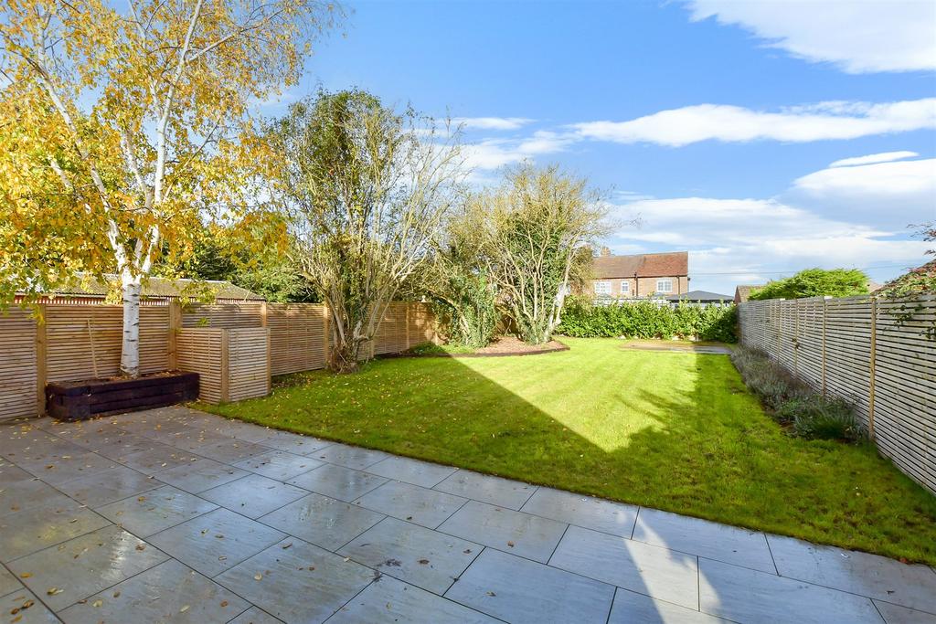 Mill Road, Wingham, Canterbury, Kent 4 bed detached house for sale £