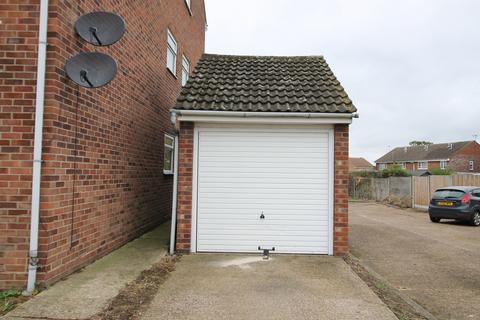 Garage to rent, Clacton-on-Sea CO16