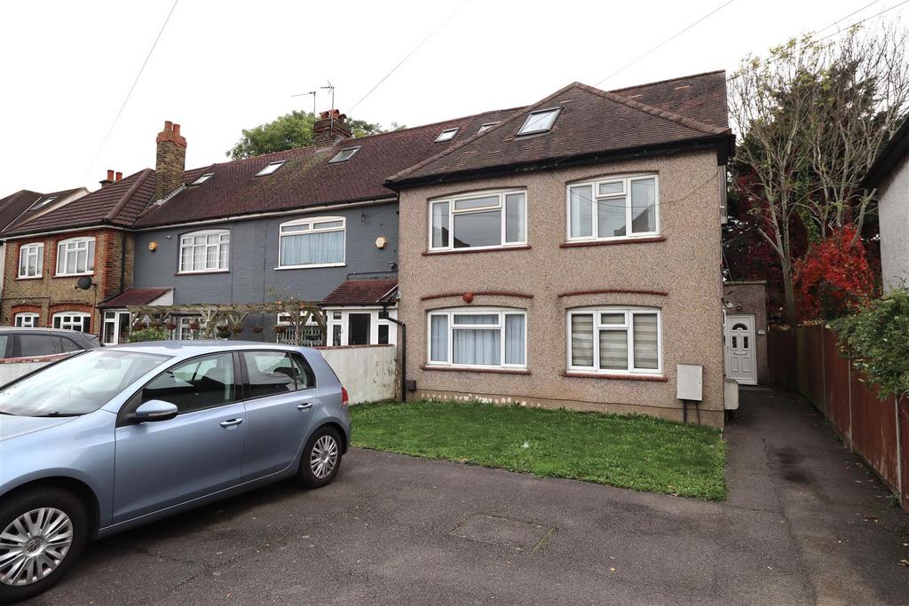 Claremont Road, London, NW2 3 bed flat for sale £375,000