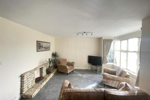 207 Castle Road, Salisbury, SP1 3RX