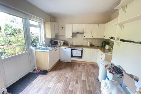 207 Castle Road, Salisbury, SP1 3RX