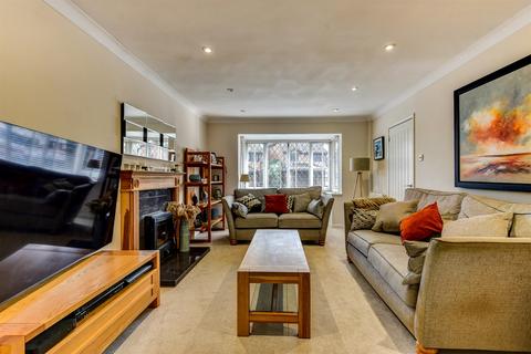 18 Apsley Way, Worthing, BN13 3RE
