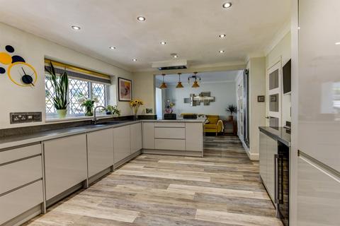 18 Apsley Way, Worthing, BN13 3RE