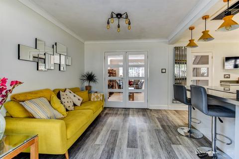 18 Apsley Way, Worthing, BN13 3RE