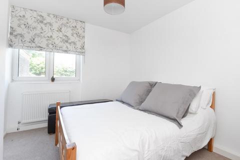 2 bedroom flat to rent, Winterfold Close London SW19