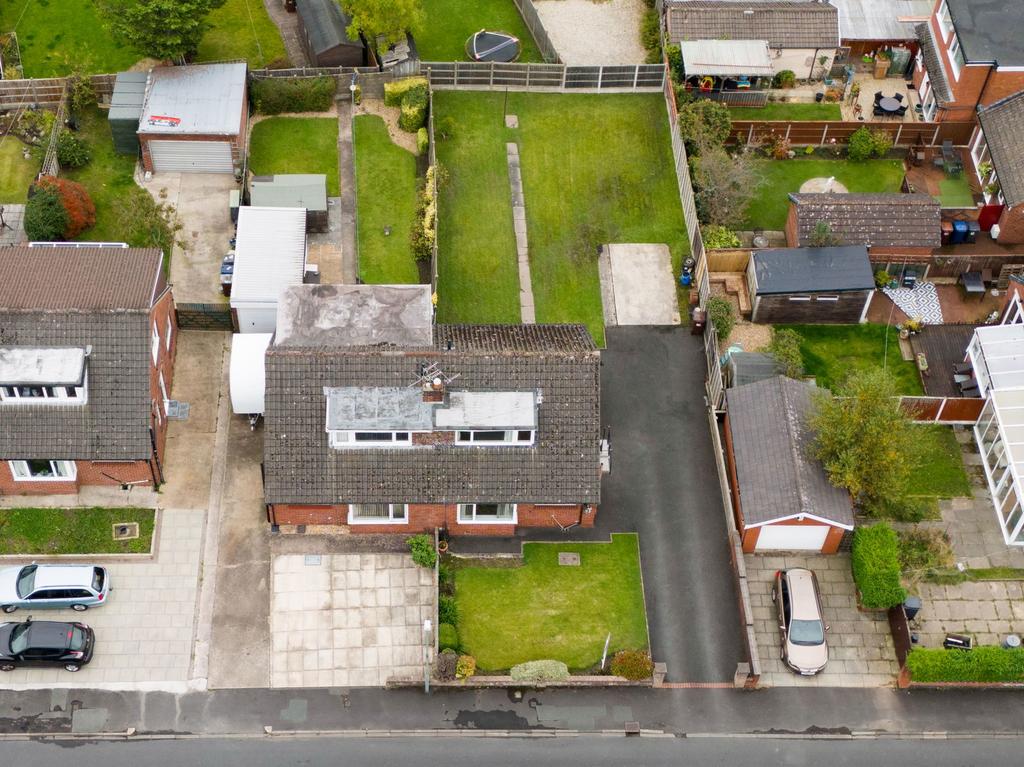Thornhill Road, Leyland PR25 3 bed semidetached house for sale £170,000