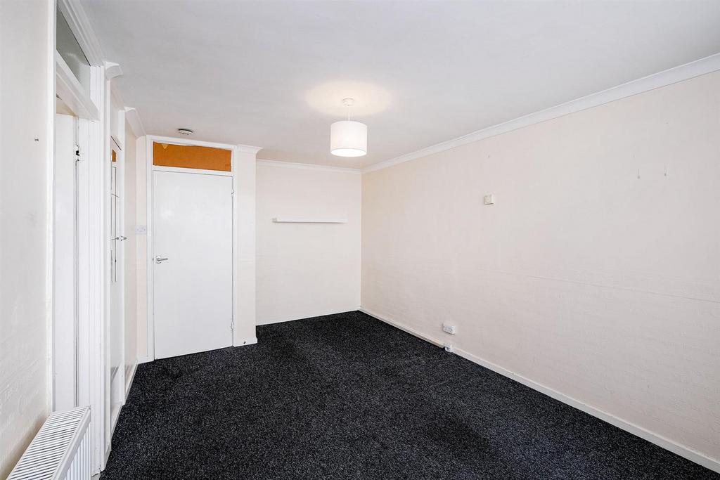 52 Gardner Close-9 resized.jpg