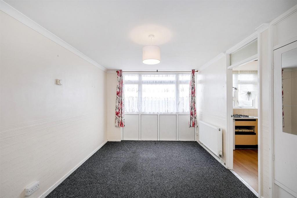52 Gardner Close-7 resized.jpg