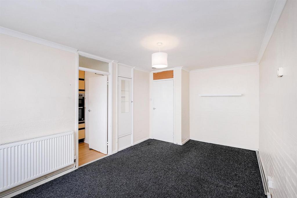 52 Gardner Close-8 resized.jpg