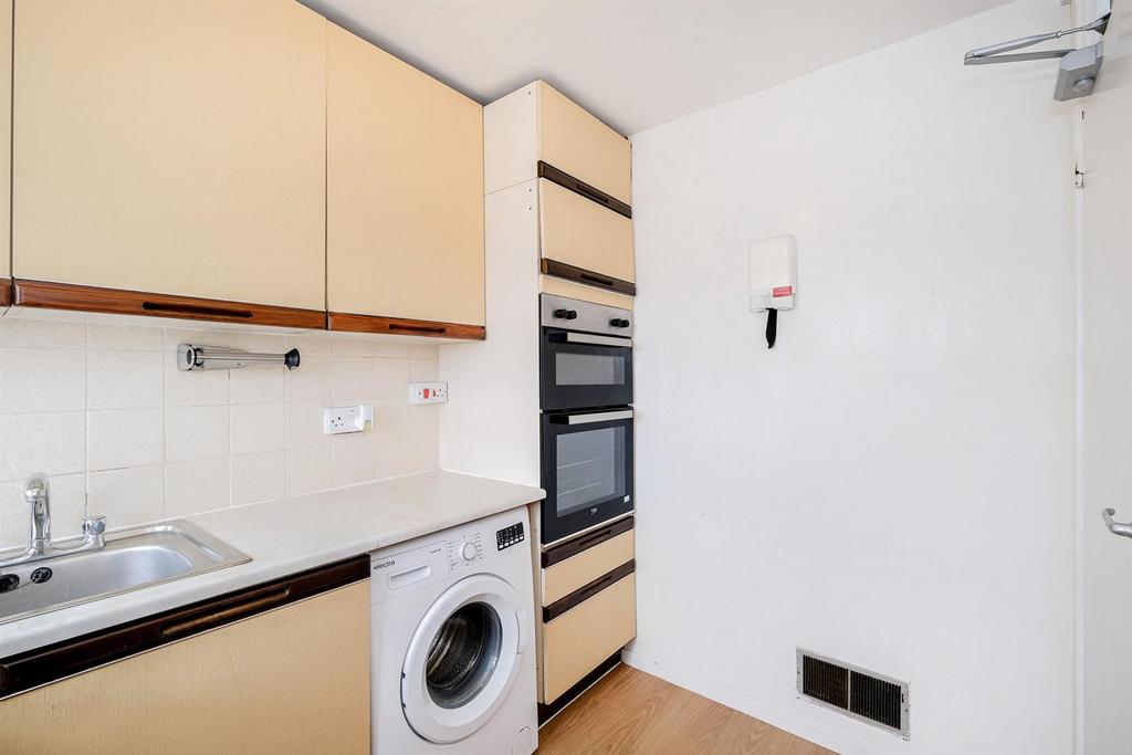 52 Gardner Close-14 resized.jpg