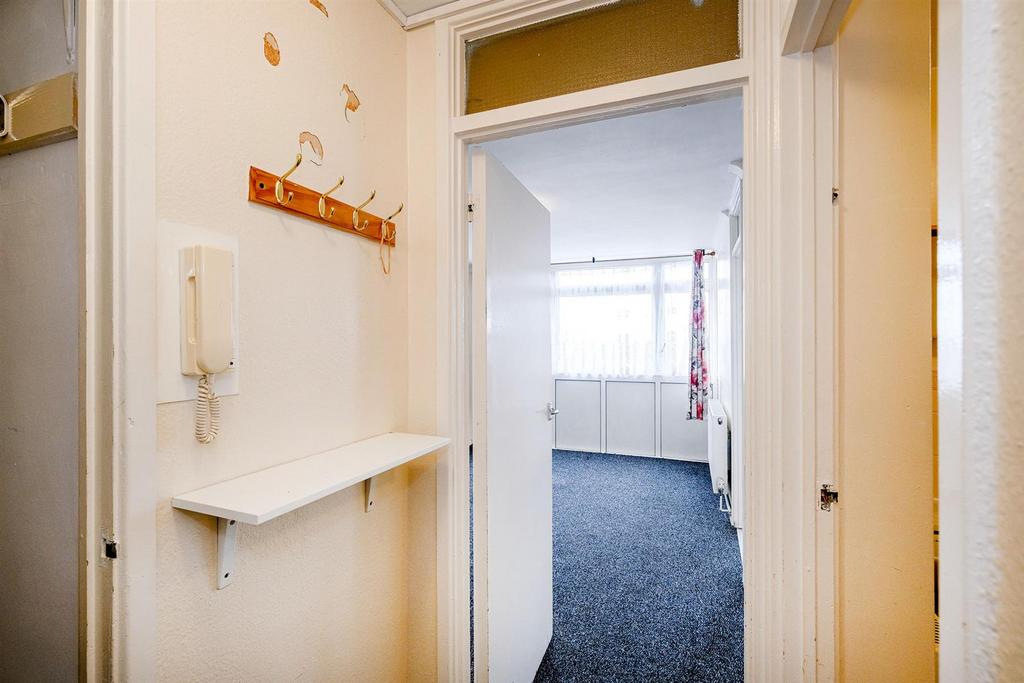 52 Gardner Close-2 resized.jpg