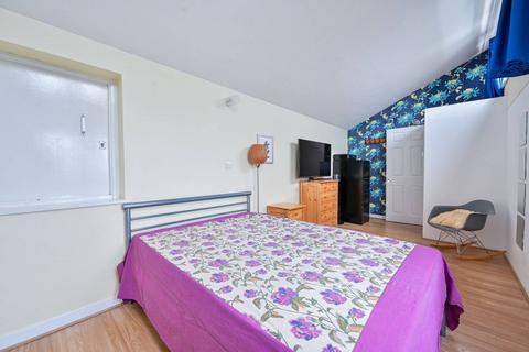 1 bedroom flat for sale, Kennington Lane, Elephant and Castle, London, SE11