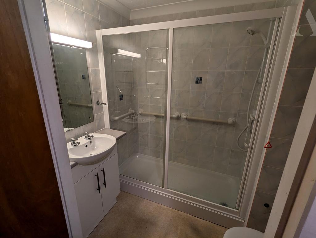 Barons Court - Bathroom