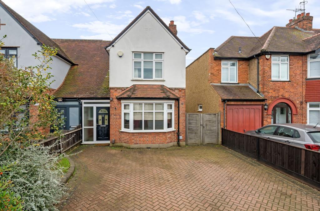 Langley Road, Langley, Berkshire 3 bed link detached house for sale £
