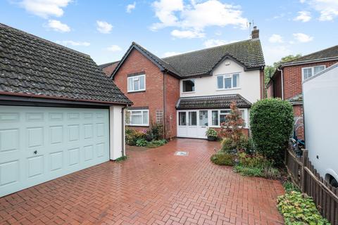 4 bedroom detached house for sale, Holt Gardens, Studley, B80 7NU