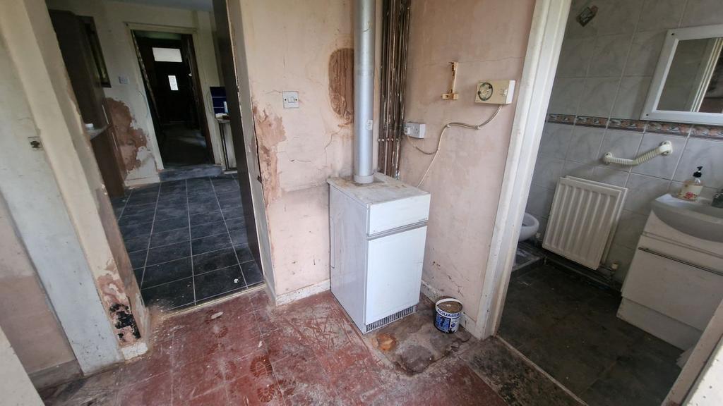 128 The Highway, New Inn, Pontypool... 4 bed detached house for sale