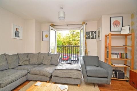 2 bedroom flat for sale, Wilfred Owen Close, Shrewsbury