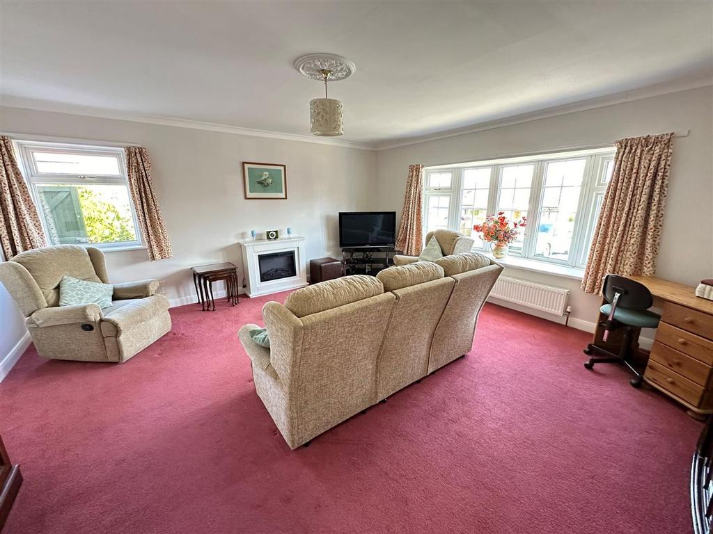 Lounge 3.jpg