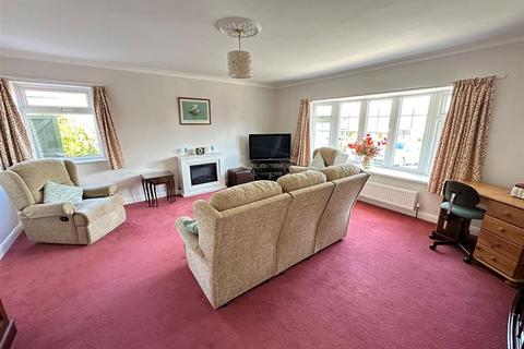 10 Castle Close, Thornton Le Dale, Pickering, YO18 7TW