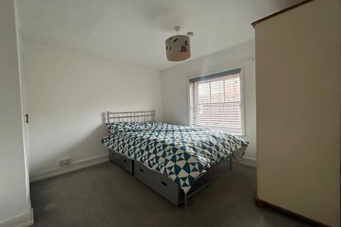 1 bedroom in a house share to rent, North Street, Ashford