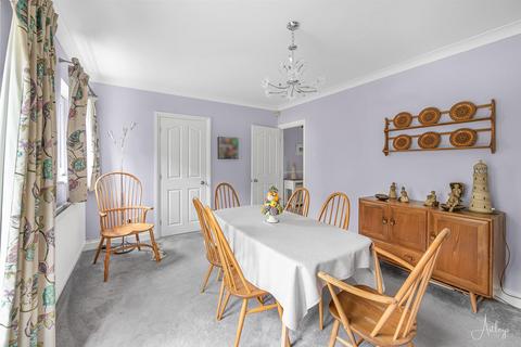 34 Whitegates, Mayals, Swansea, SA3 5HW