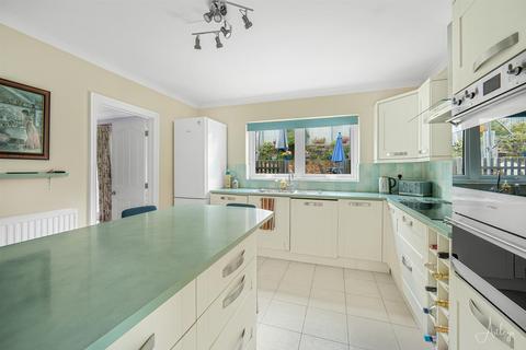 34 Whitegates, Mayals, Swansea, SA3 5HW
