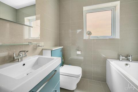 34 Whitegates, Mayals, Swansea, SA3 5HW
