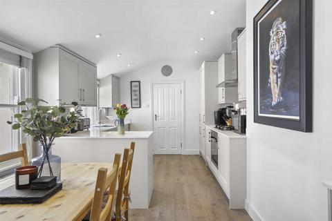 2 bedroom flat for sale, Rotherwood Road, Putney