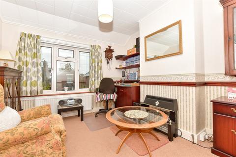 24 William Road, Ashford, TN23 7UU