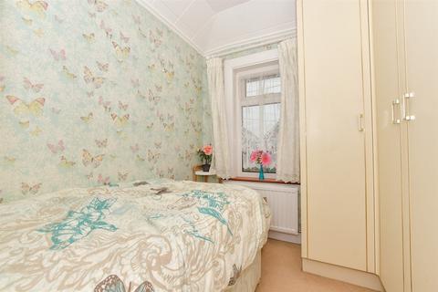 24 William Road, Ashford, TN23 7UU