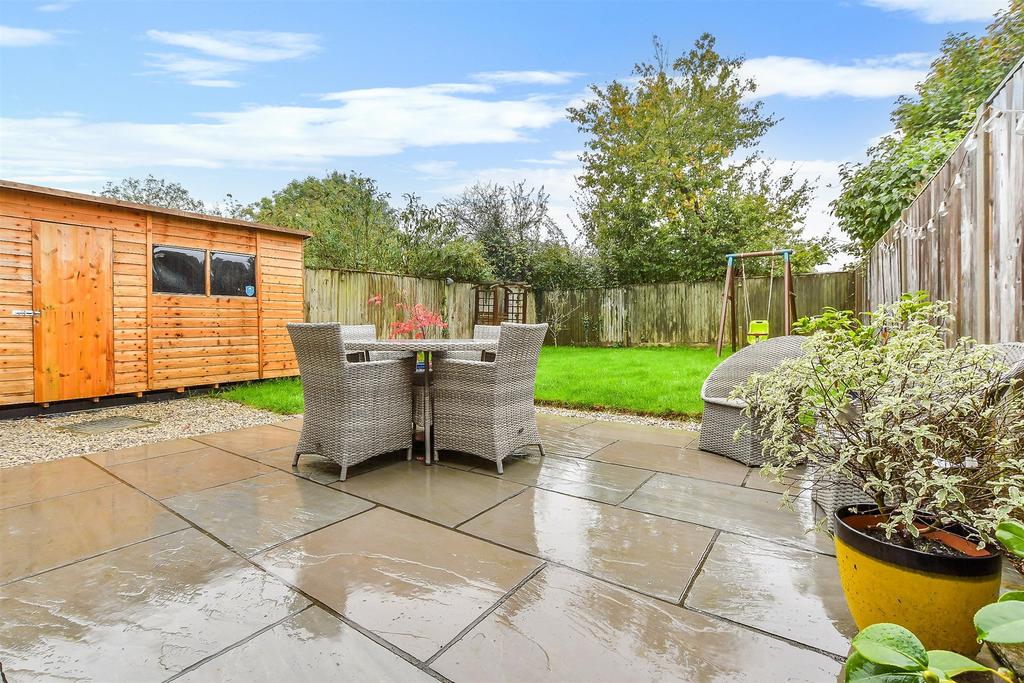Knaves Acre, Headcorn, Ashford, Kent 3 bed link detached house for sale