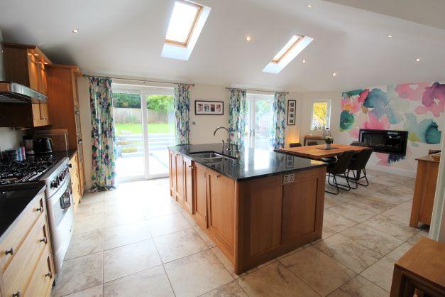 R Kitchen &amp; Dining Area.jpg